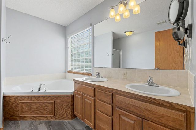 1326 S Summit Rd, Derby, KS 67037