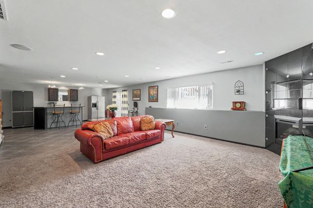 1326 S Summit Rd, Derby, KS 67037