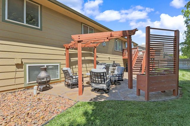 1326 S Summit Rd, Derby, KS 67037