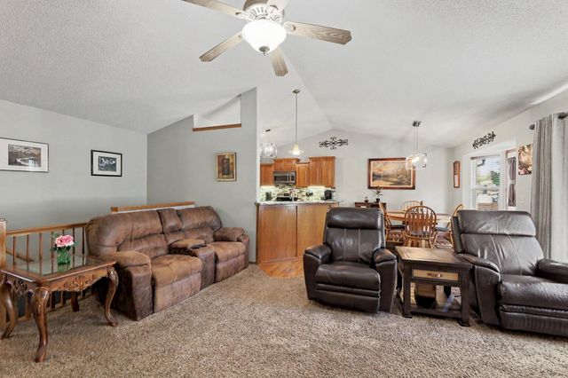 1326 S Summit Rd, Derby, KS 67037