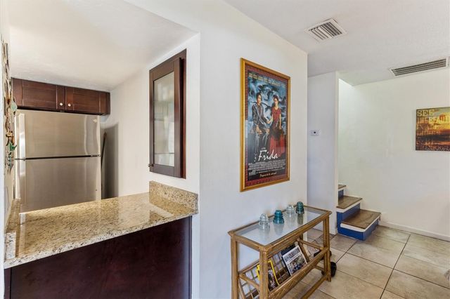 903 BYRON LANE, Sarasota, FL 34243