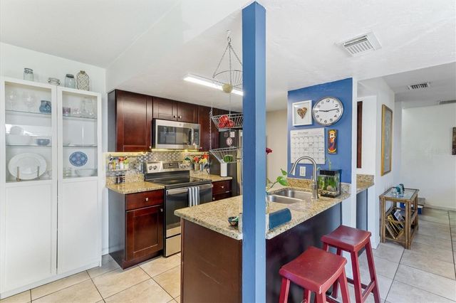 903 BYRON LANE, Sarasota, FL 34243