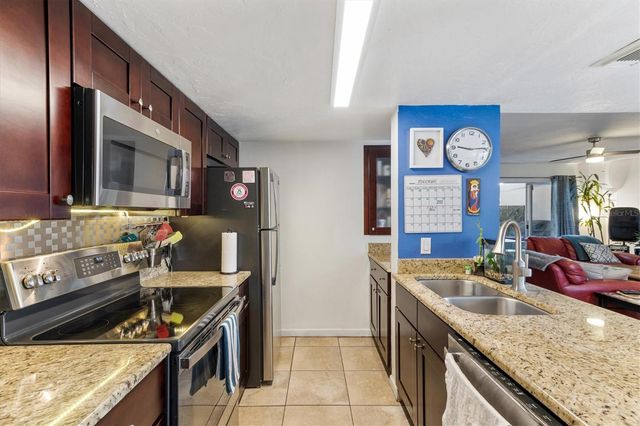 903 BYRON LANE, Sarasota, FL 34243
