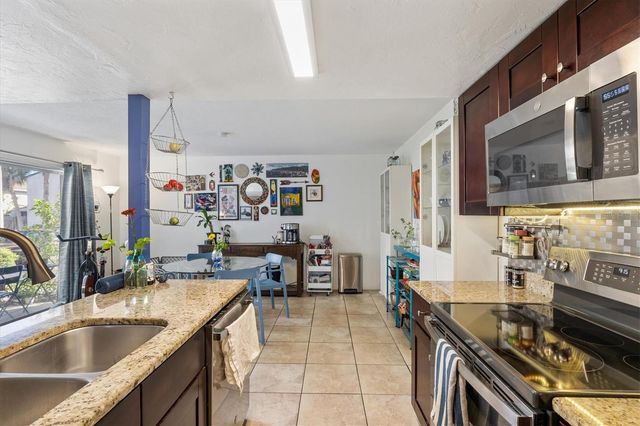 903 BYRON LANE, Sarasota, FL 34243