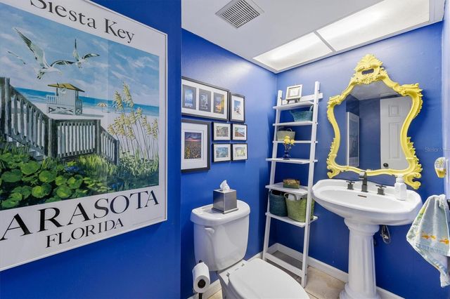 903 BYRON LANE, Sarasota, FL 34243