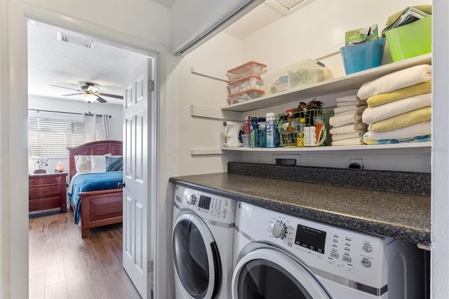 903 BYRON LANE, Sarasota, FL 34243