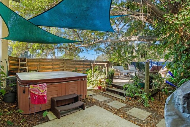 903 BYRON LANE, Sarasota, FL 34243