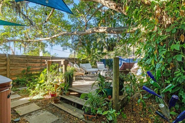 903 BYRON LANE, Sarasota, FL 34243