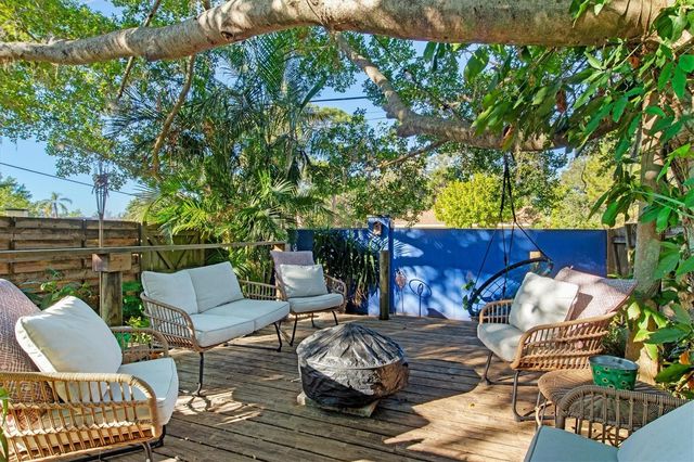 903 BYRON LANE, Sarasota, FL 34243