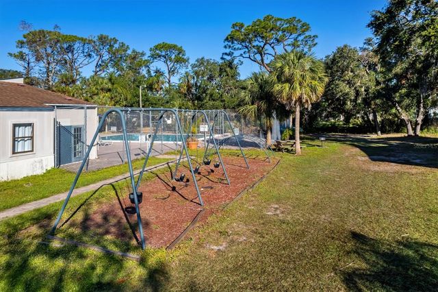 903 BYRON LANE, Sarasota, FL 34243