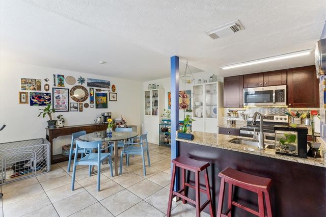 903 BYRON LANE, Sarasota, FL 34243