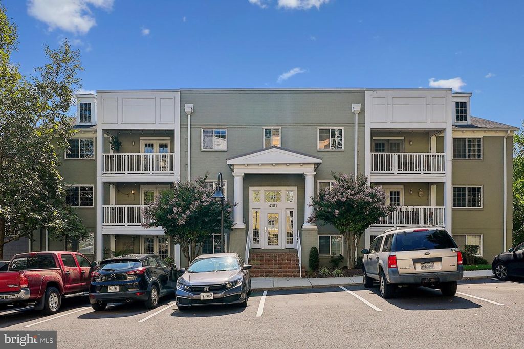 4151 S FOUR MILE RUN DR #301, Arlington, VA 22204