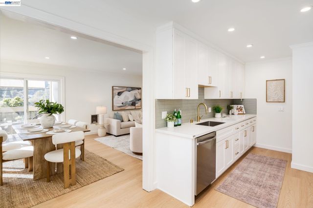 6558 Lucas Ave 202, Oakland, CA 94611