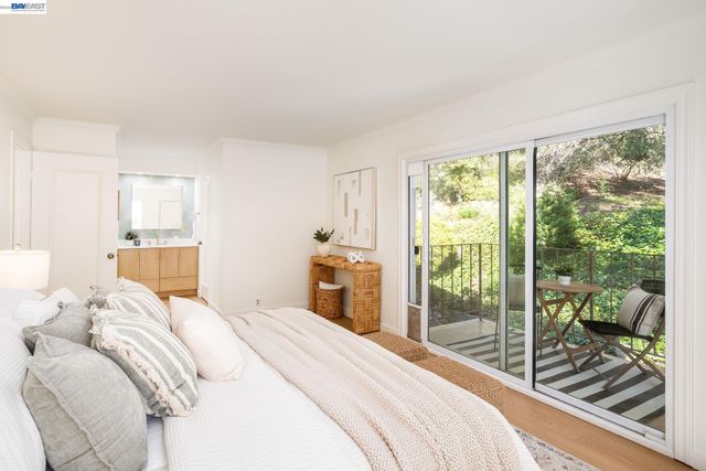 6558 Lucas Ave 202, Oakland, CA 94611