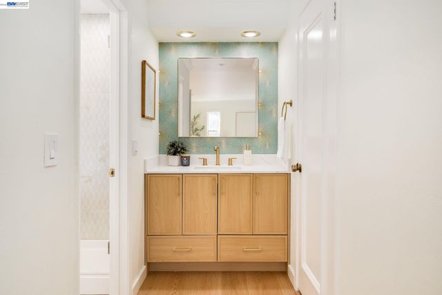 6558 Lucas Ave 202, Oakland, CA 94611