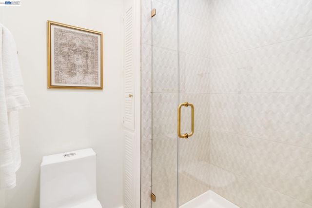 6558 Lucas Ave 202, Oakland, CA 94611