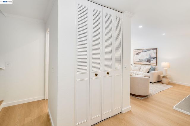 6558 Lucas Ave 202, Oakland, CA 94611