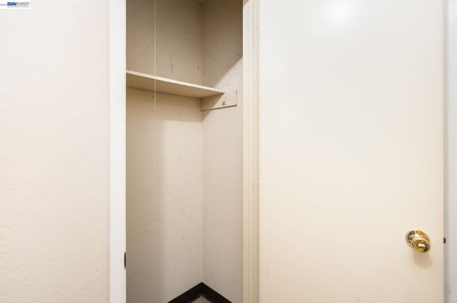 6558 Lucas Ave 202, Oakland, CA 94611