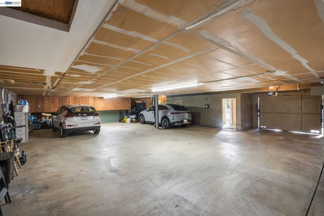 6558 Lucas Ave 202, Oakland, CA 94611