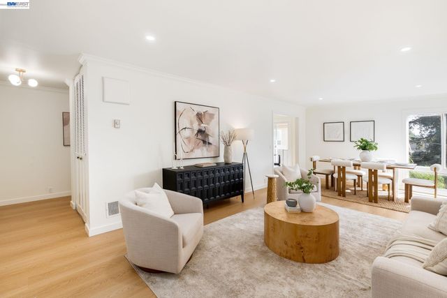 6558 Lucas Ave 202, Oakland, CA 94611