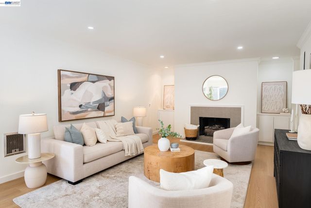 6558 Lucas Ave 202, Oakland, CA 94611