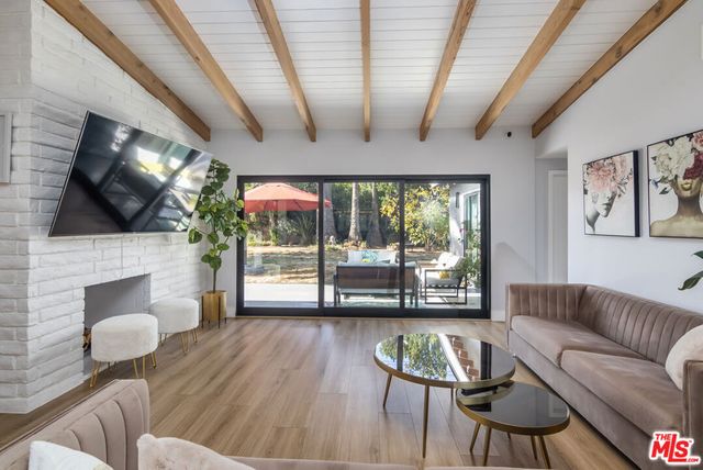 4821 Heaven Avenue, Los Angeles, CA 91364