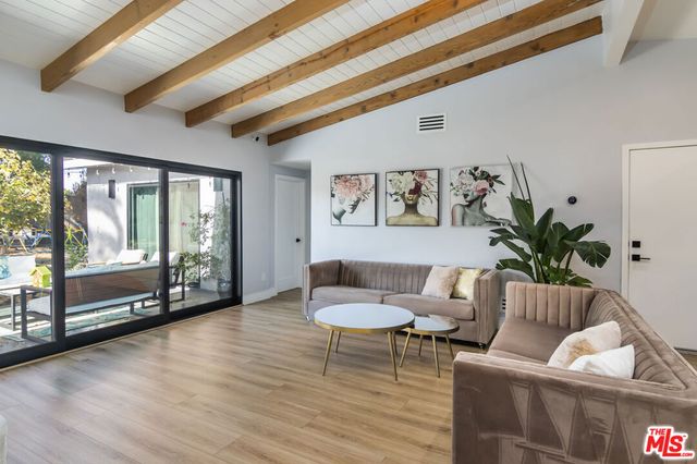 4821 Heaven Avenue, Los Angeles, CA 91364