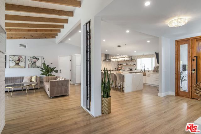 4821 Heaven Avenue, Los Angeles, CA 91364