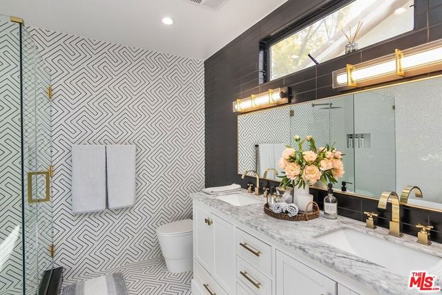 4821 Heaven Avenue, Los Angeles, CA 91364