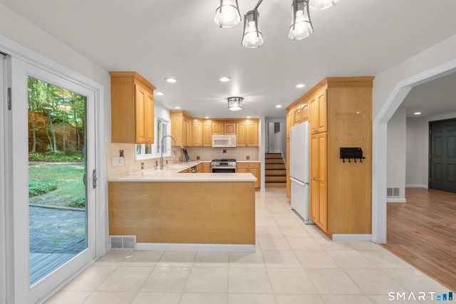 45 Edwards Road, Bethany, CT 06524