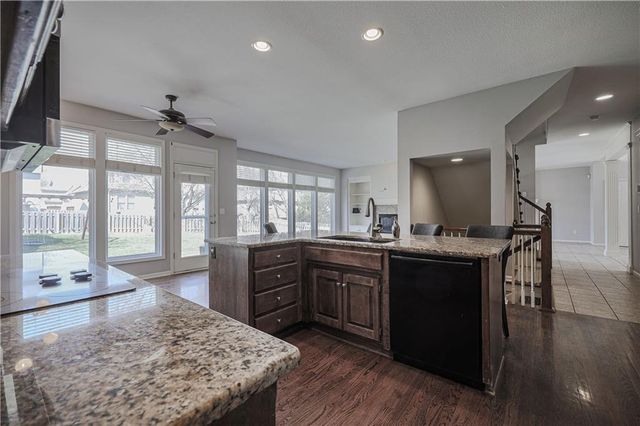 21516 W 99th Street, Lenexa, KS 66220