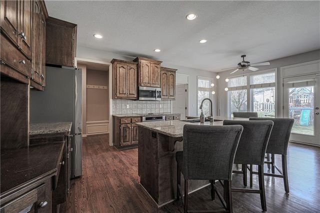 21516 W 99th Street, Lenexa, KS 66220