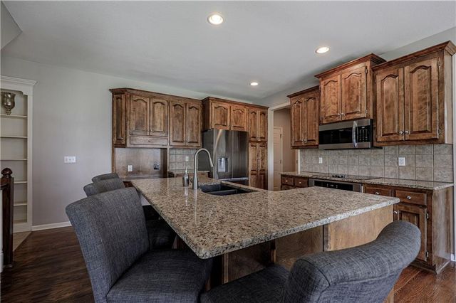 21516 W 99th Street, Lenexa, KS 66220