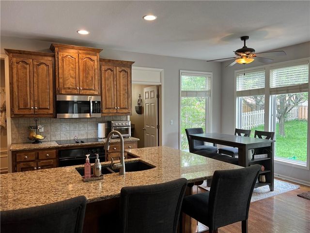 21516 W 99th Street, Lenexa, KS 66220