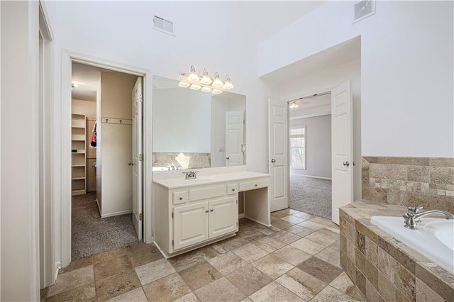 21516 W 99th Street, Lenexa, KS 66220