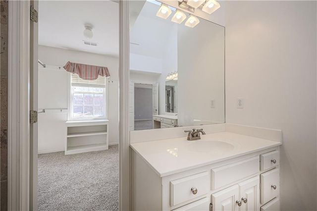 21516 W 99th Street, Lenexa, KS 66220