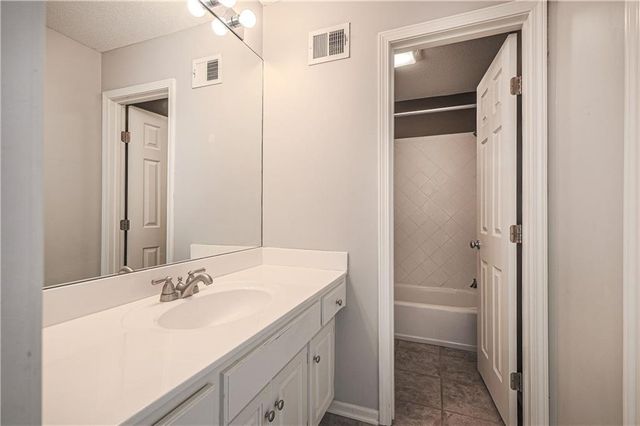 21516 W 99th Street, Lenexa, KS 66220