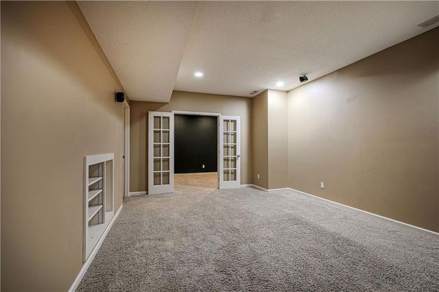 21516 W 99th Street, Lenexa, KS 66220