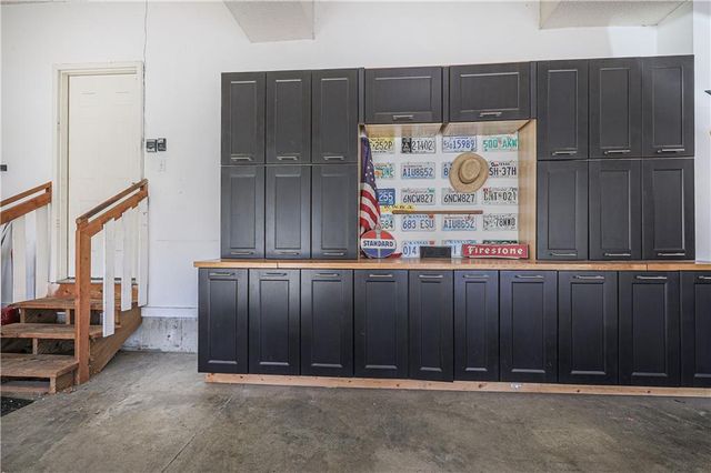 21516 W 99th Street, Lenexa, KS 66220