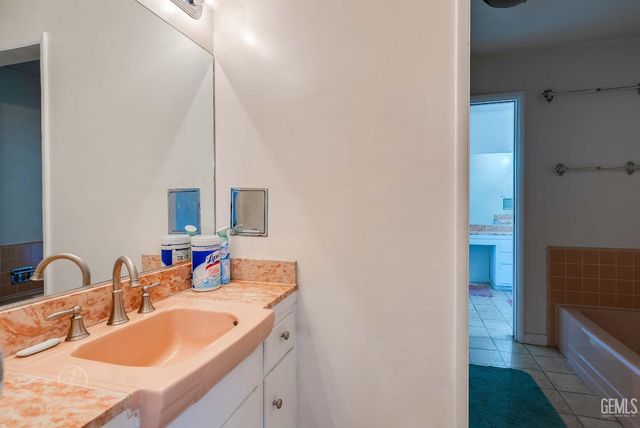 3901 Union Avenue 8, Bakersfield, CA 93305