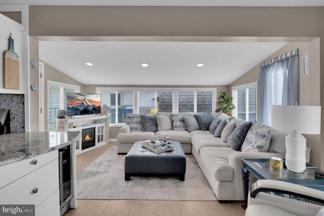 15 S PORTLAND DR, Tuckerton, NJ 08087