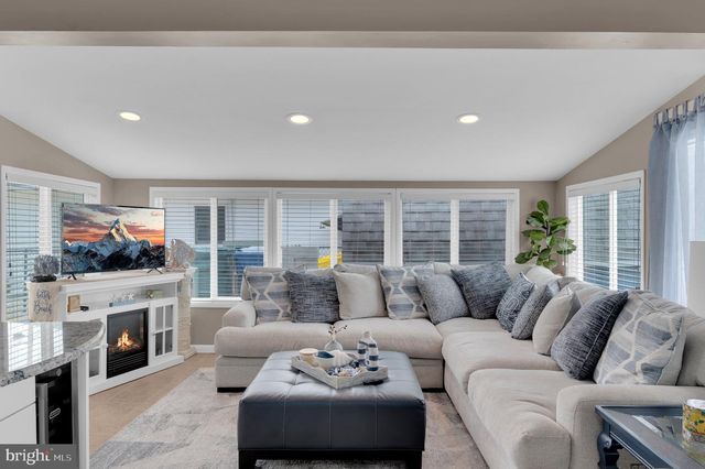 15 S PORTLAND DR, Tuckerton, NJ 08087