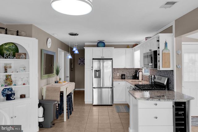 15 S PORTLAND DR, Tuckerton, NJ 08087