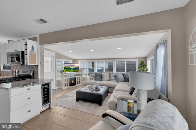 15 S PORTLAND DR, Tuckerton, NJ 08087