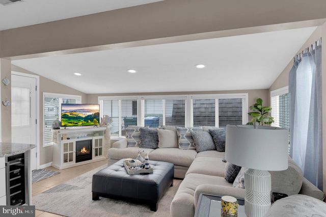 15 S PORTLAND DR, Tuckerton, NJ 08087