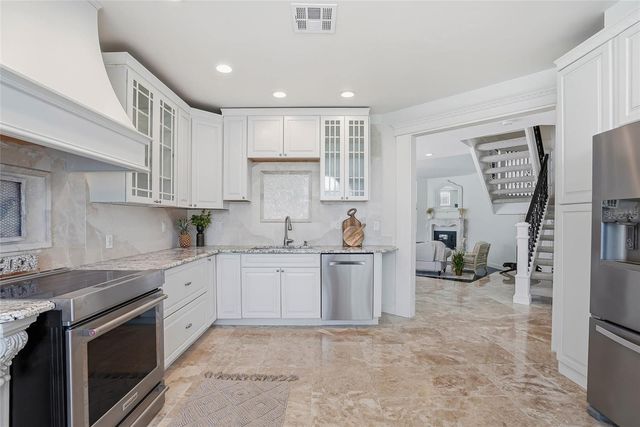 18740 WIMBLEDON CIRCLE, Lutz, FL 33558