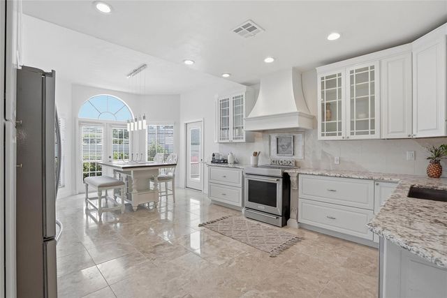 18740 WIMBLEDON CIRCLE, Lutz, FL 33558