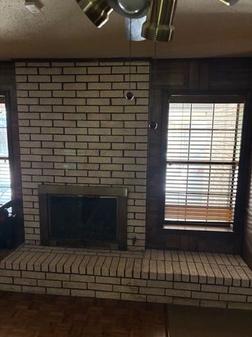7985 N Lakeshore Drive, Shreveport, LA 71107