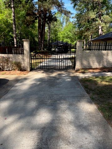7985 N Lakeshore Drive, Shreveport, LA 71107