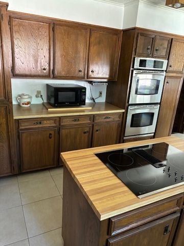 7985 N Lakeshore Drive, Shreveport, LA 71107